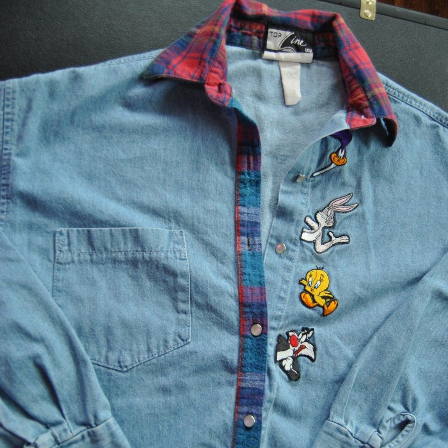 Looney Tunes Medium Jean Button Down Long Sleeve Shirt w/ Flannel Collar