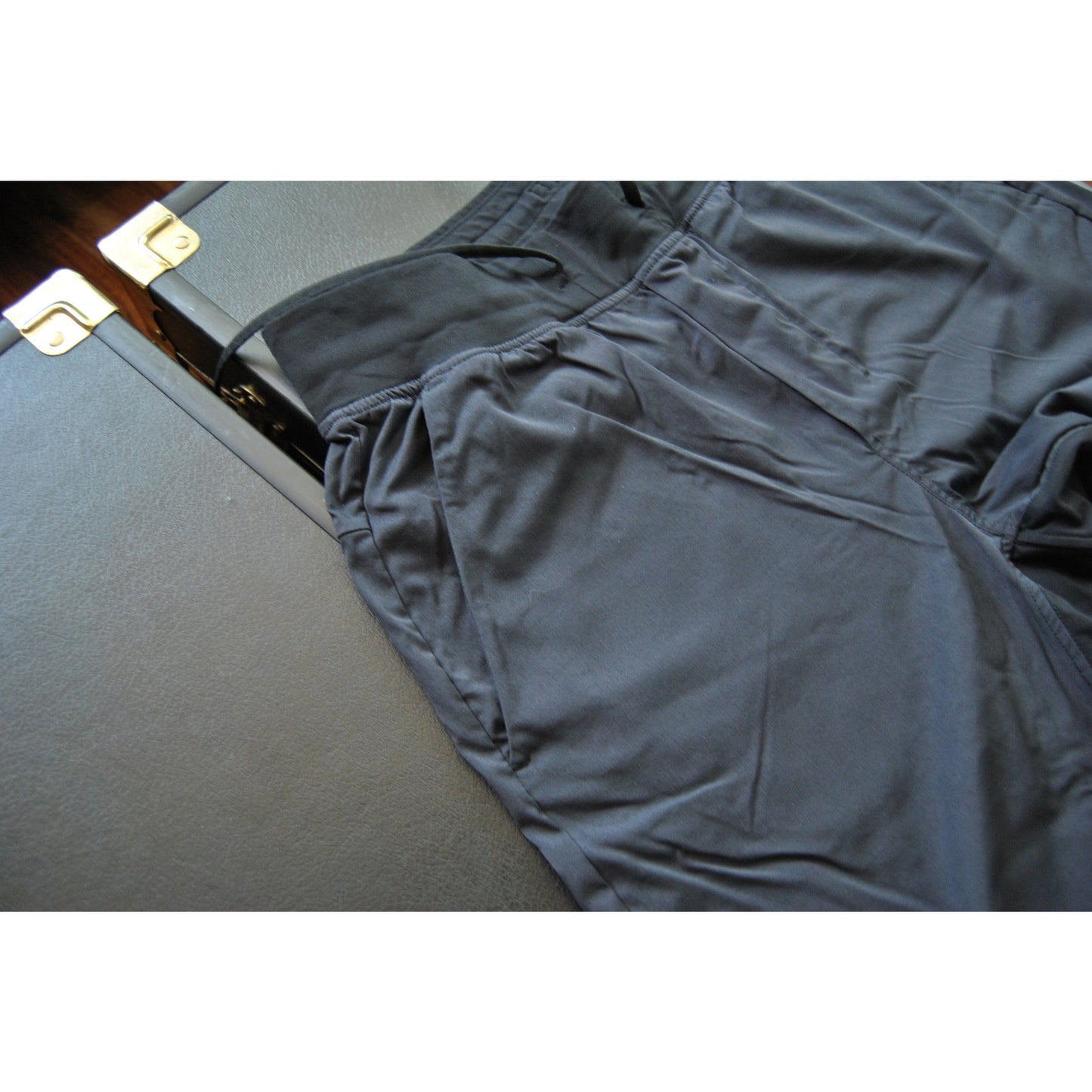 Lululemon X-Small Two-Tone Black Sweatpants w/ Pockets