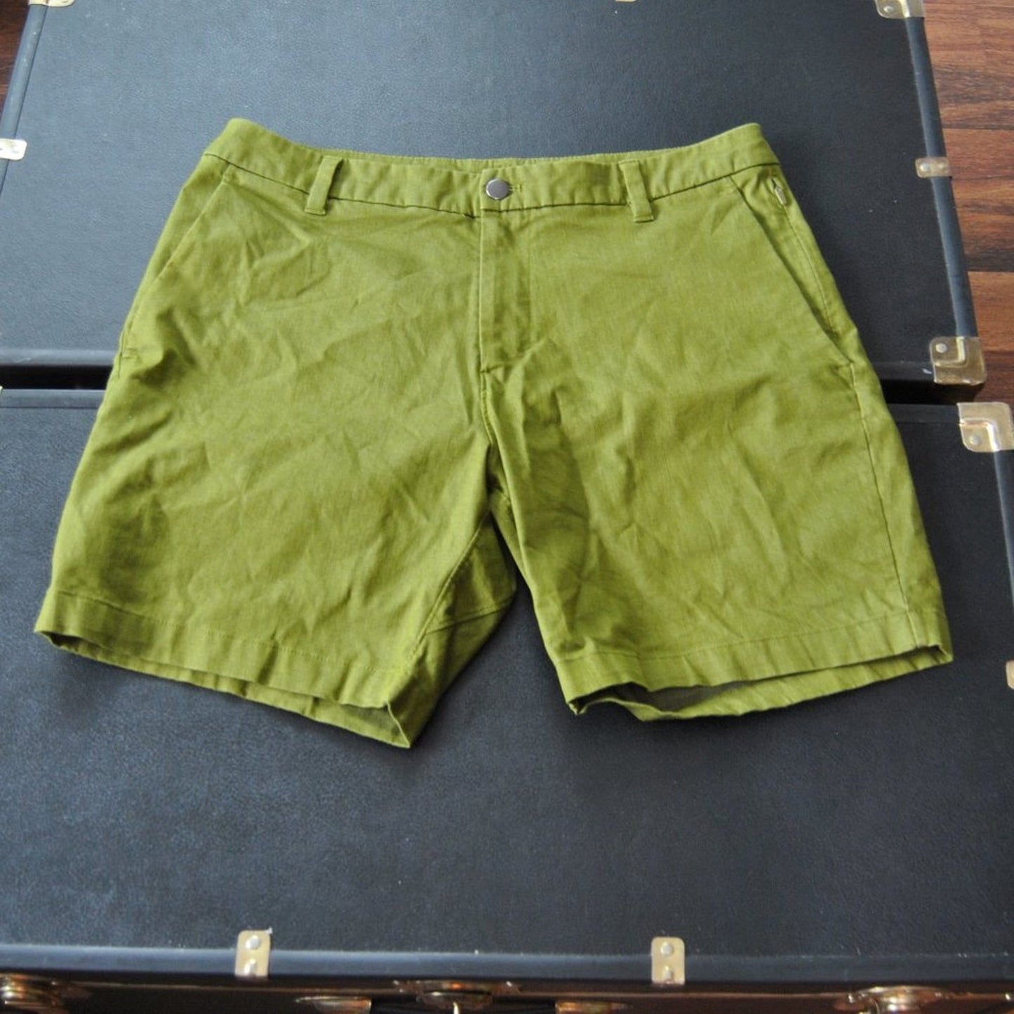 Lululemon Size: 34 Green Shorts w/ Zipper Pocket