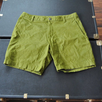 Lululemon Size: 34 Green Shorts w/ Zipper Pocket