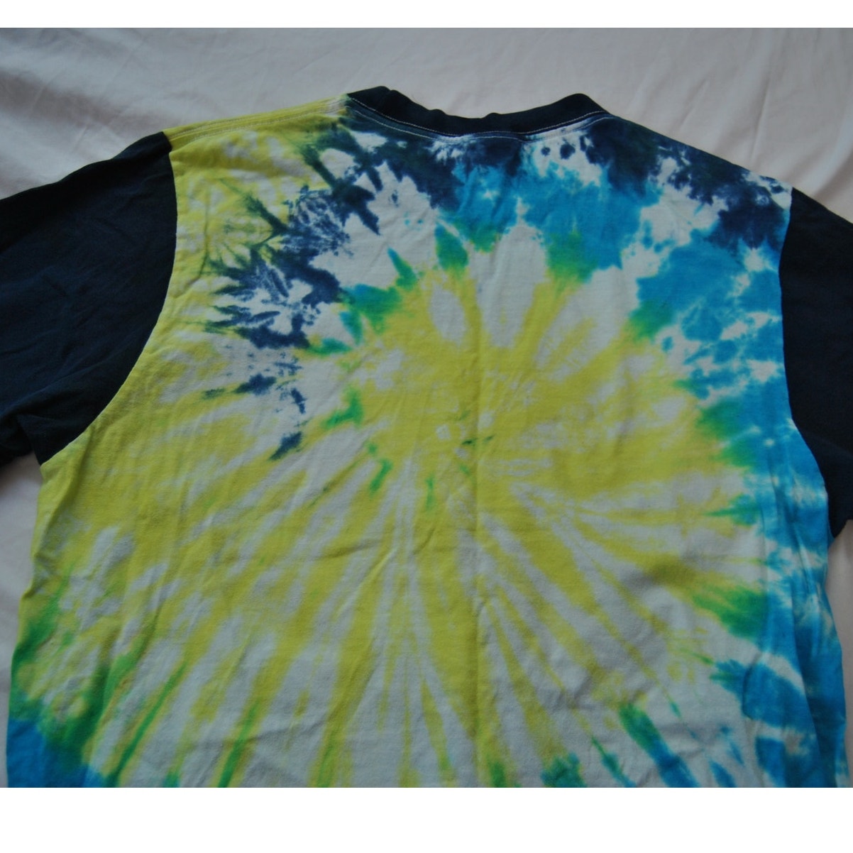 University of Michigan Vintage Nike Tie-Dye 3/4 Sleeve White Blue Yellow Medium