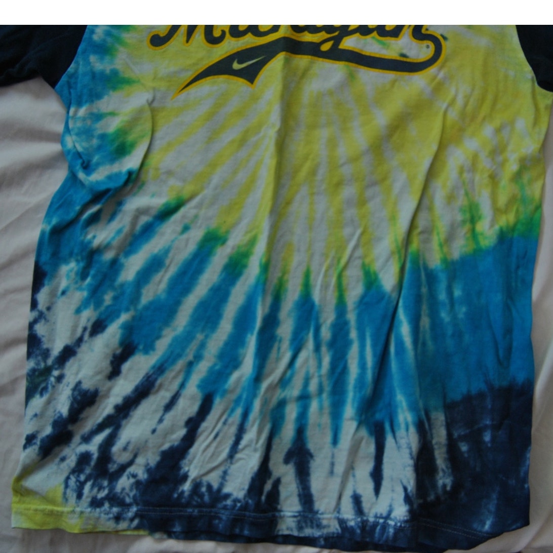 University of Michigan Vintage Nike Tie-Dye 3/4 Sleeve White Blue Yellow Medium