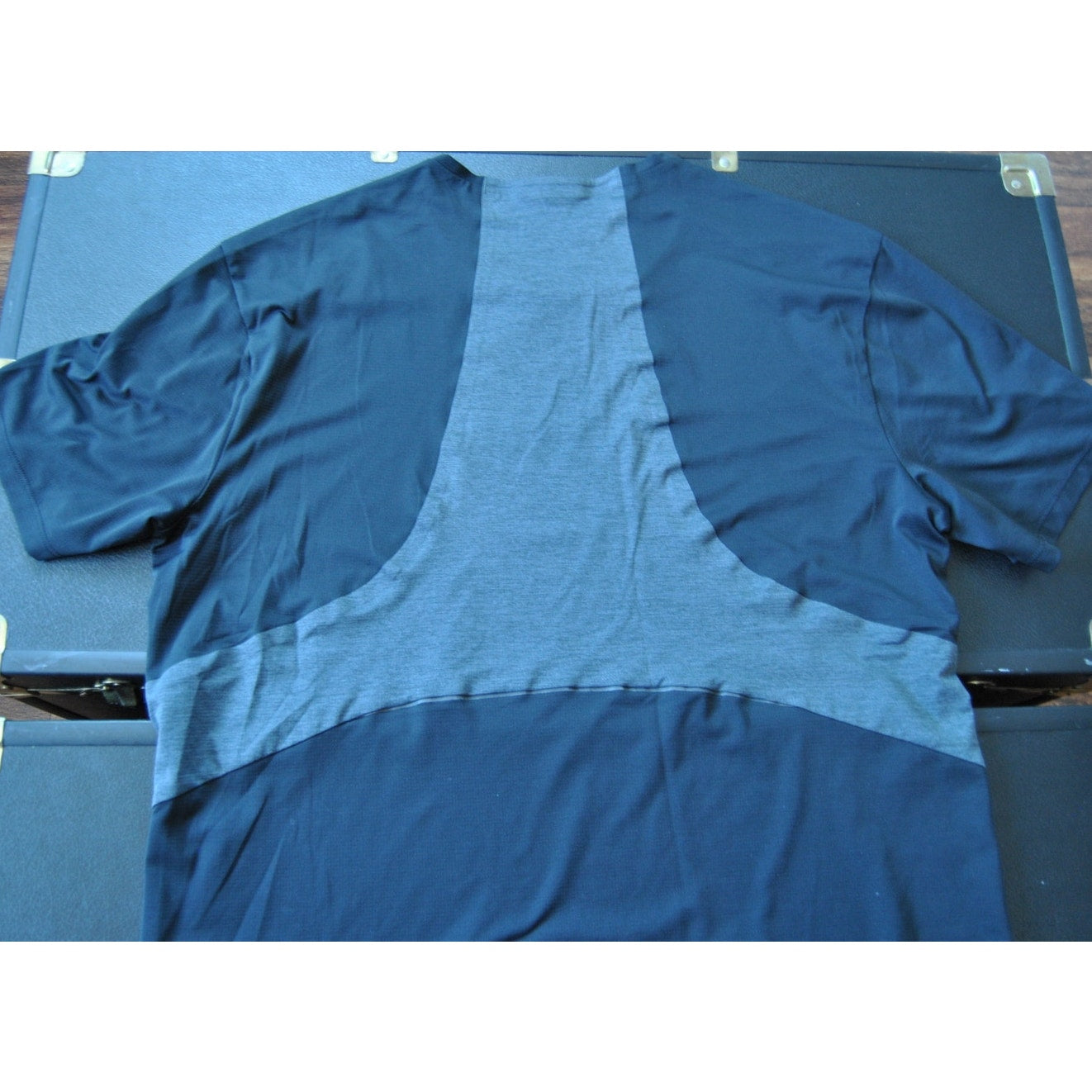 Lululemon Large/X-Large Black & Gray Two-tone Short Sleeve Shirt