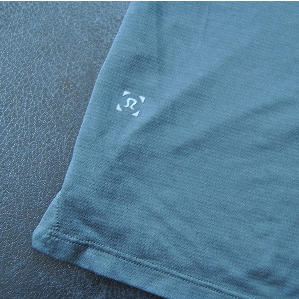 Lululemon Medium/Large Gray & Black Two-tone Short Sleeve Shirt