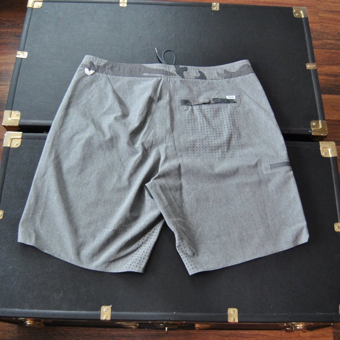 Vuori Sonic Seamless Board Shorts Gray Size 32