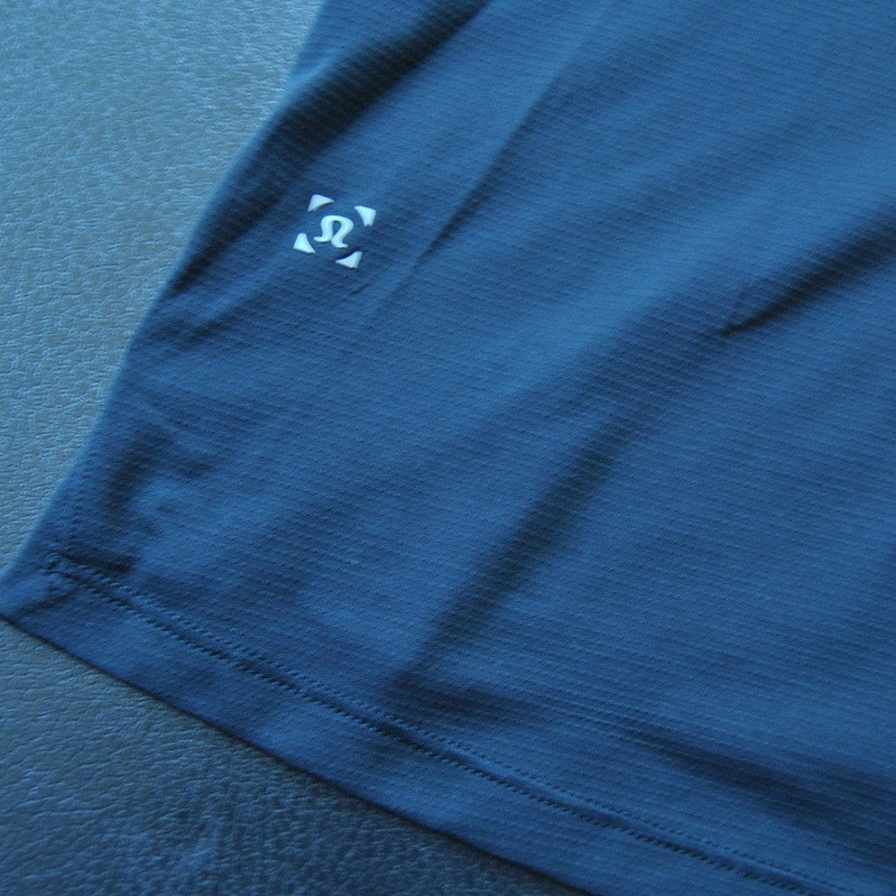 Lululemon Large/X-Large Black & Gray Two-tone Short Sleeve Shirt