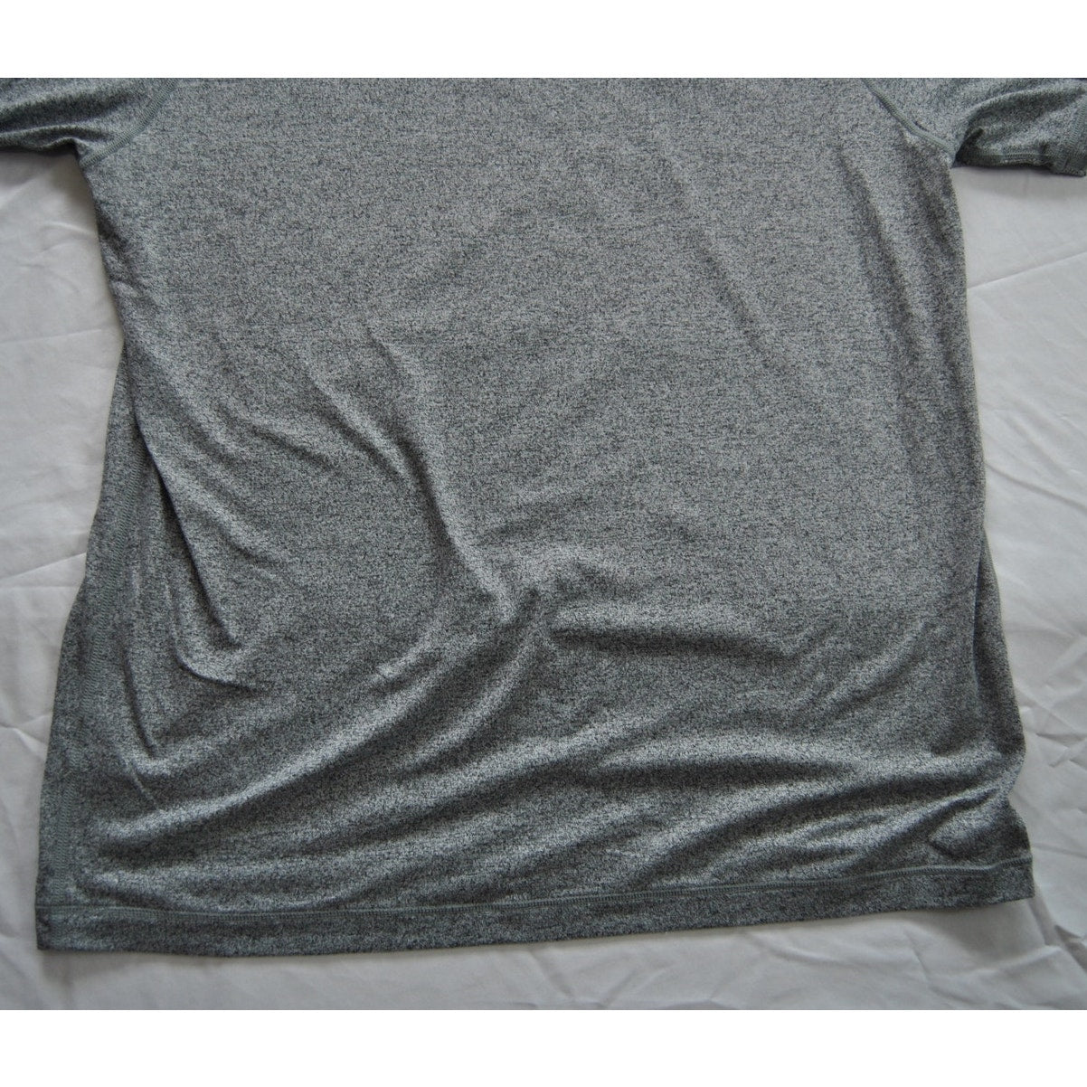 Rhone Large Gray Short Sleeve Shirt