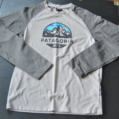 Patagonia Mountain Logo Small Gray Long Sleeve Shirt 1973 Fitz Roy Scope