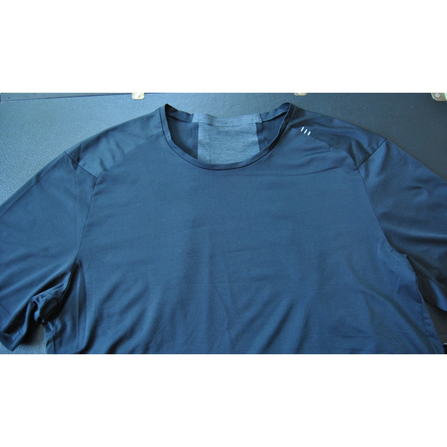 Lululemon Large/X-Large Black & Gray Two-tone Short Sleeve Shirt