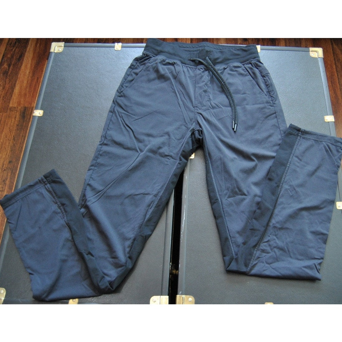 Lululemon X-Small Two-Tone Black Sweatpants w/ Pockets