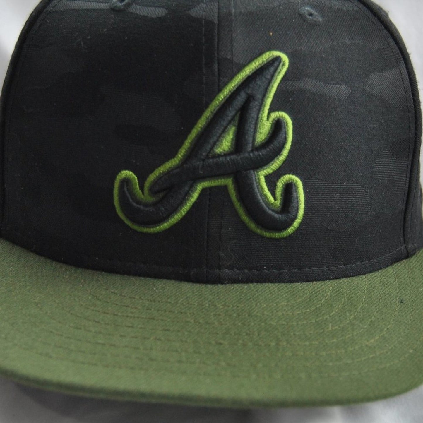 Atlanta Braves MLB Player Hat Fitted 7 3/8 Bradley Camo Black