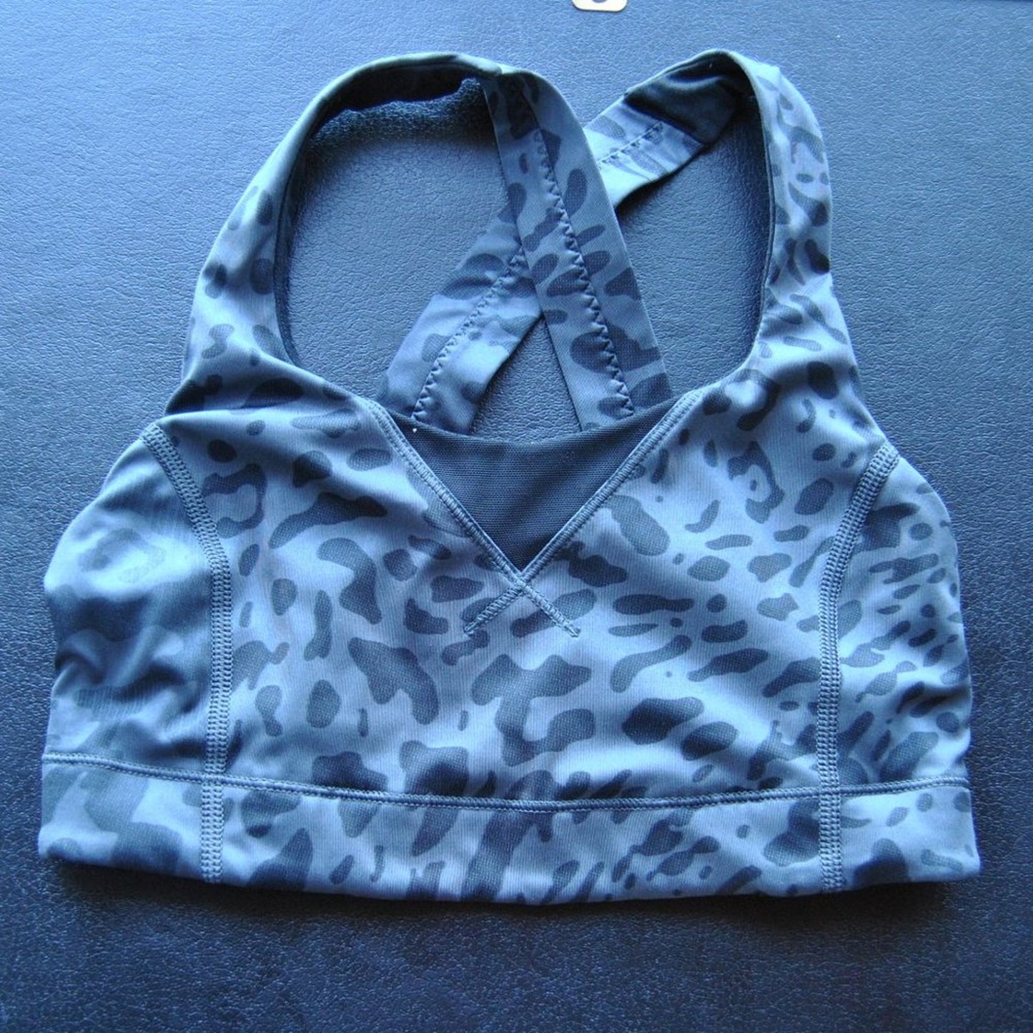 Lululemon Gray & Black Animal Print Sports Bra Size: 4 (X-Small)