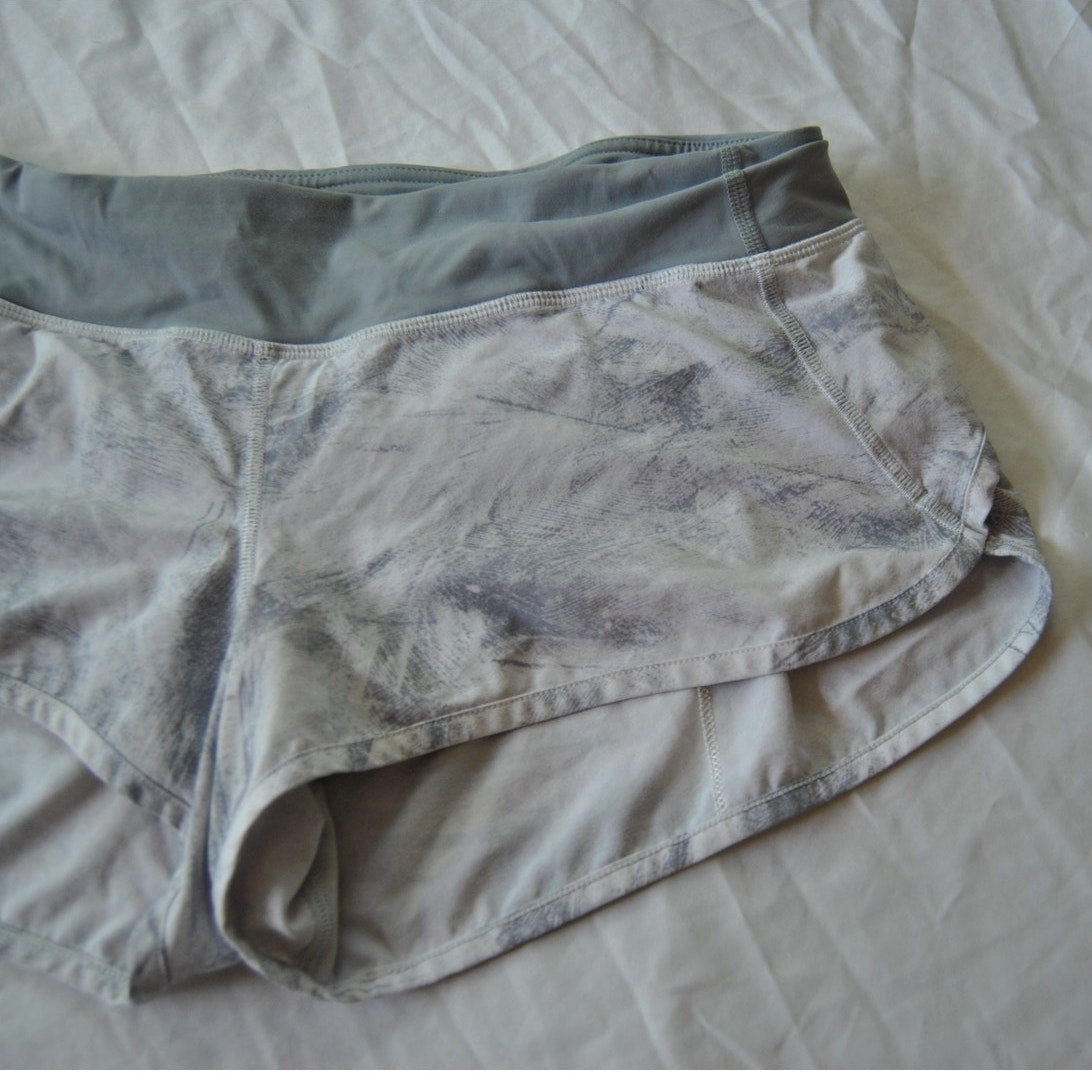 Lululemon Speed Up Low-Rise Lined Short 2.5" Size 8