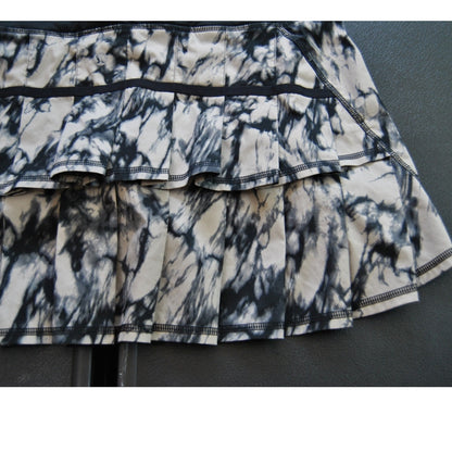 Lululemon Black White Size: 6 Skirt