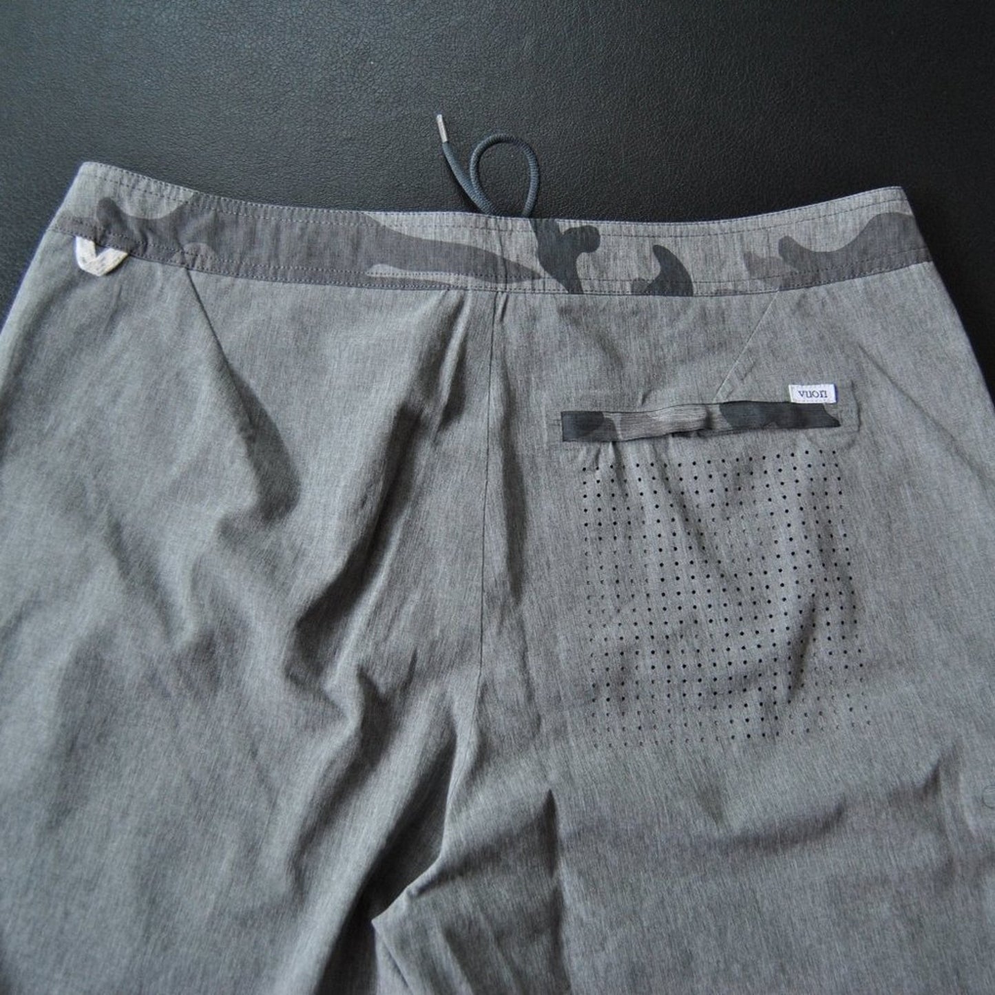 Vuori Sonic Seamless Board Shorts Gray Size 32