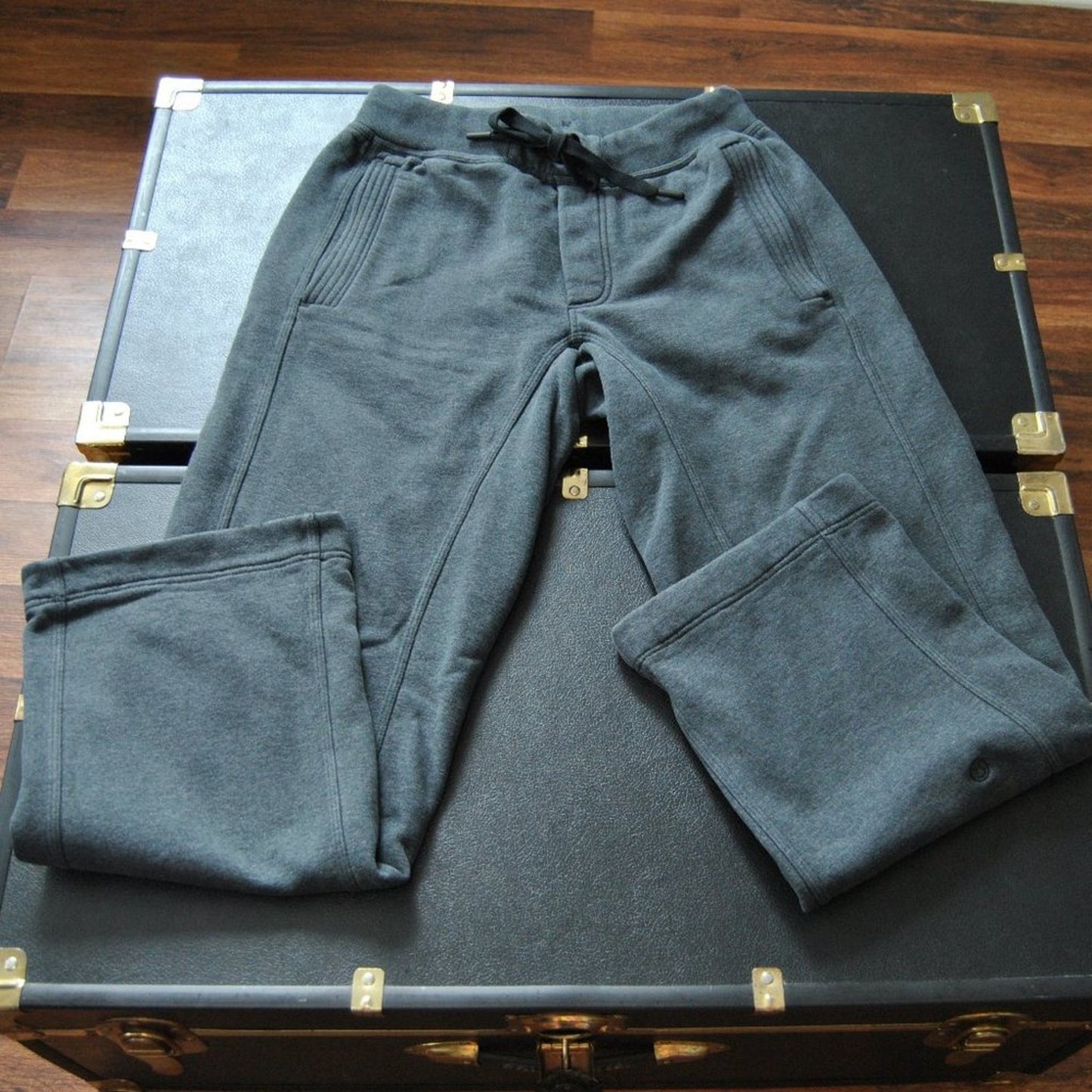 Lululemon Gray Thick Sweatpants Medium (Fit, no Tag)