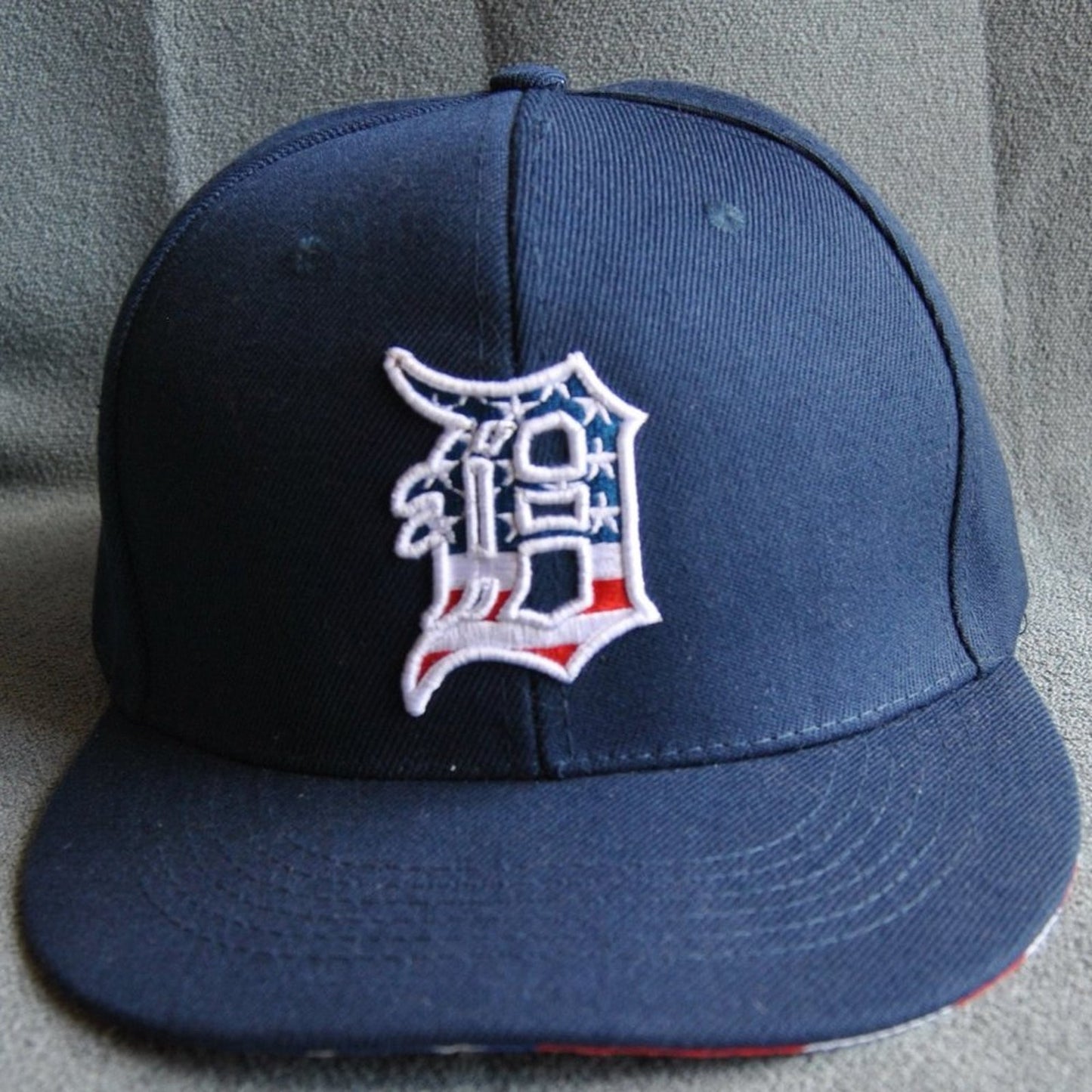 Detroit Tigers American Flag Brim Miller Light Snapback Hat
