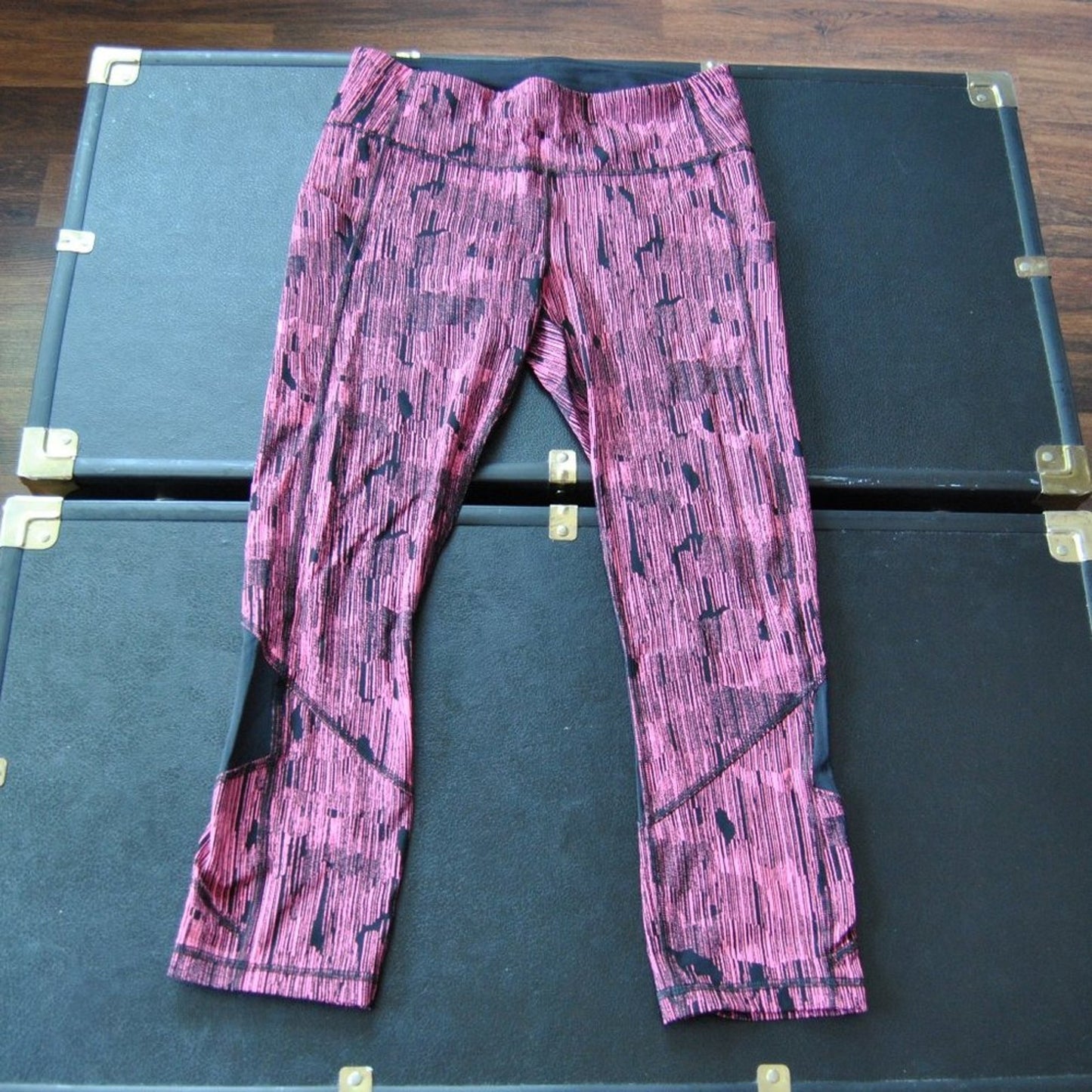 Lululemon Leggings with Pockets Pink and Black Size 6