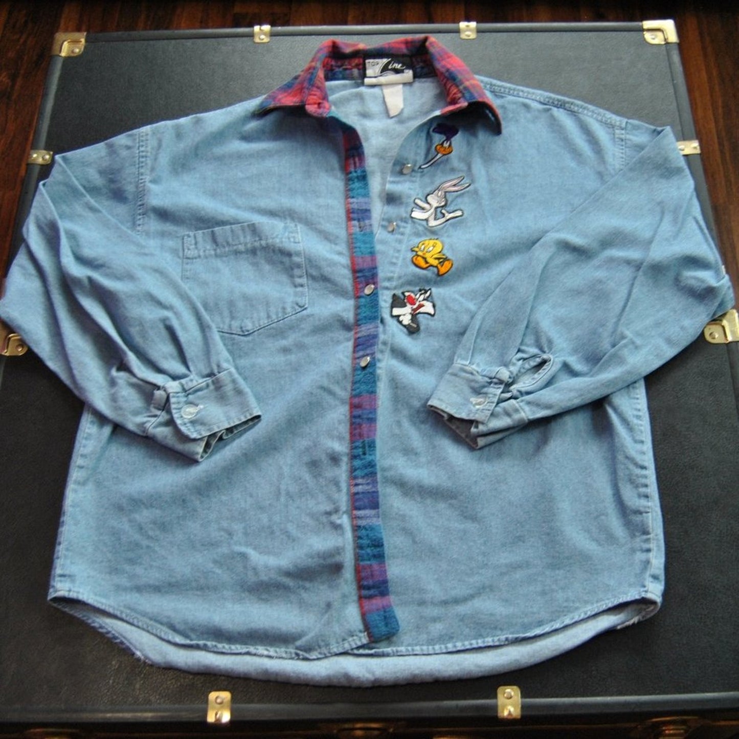 Looney Tunes Medium Jean Button Down Long Sleeve Shirt w/ Flannel Collar