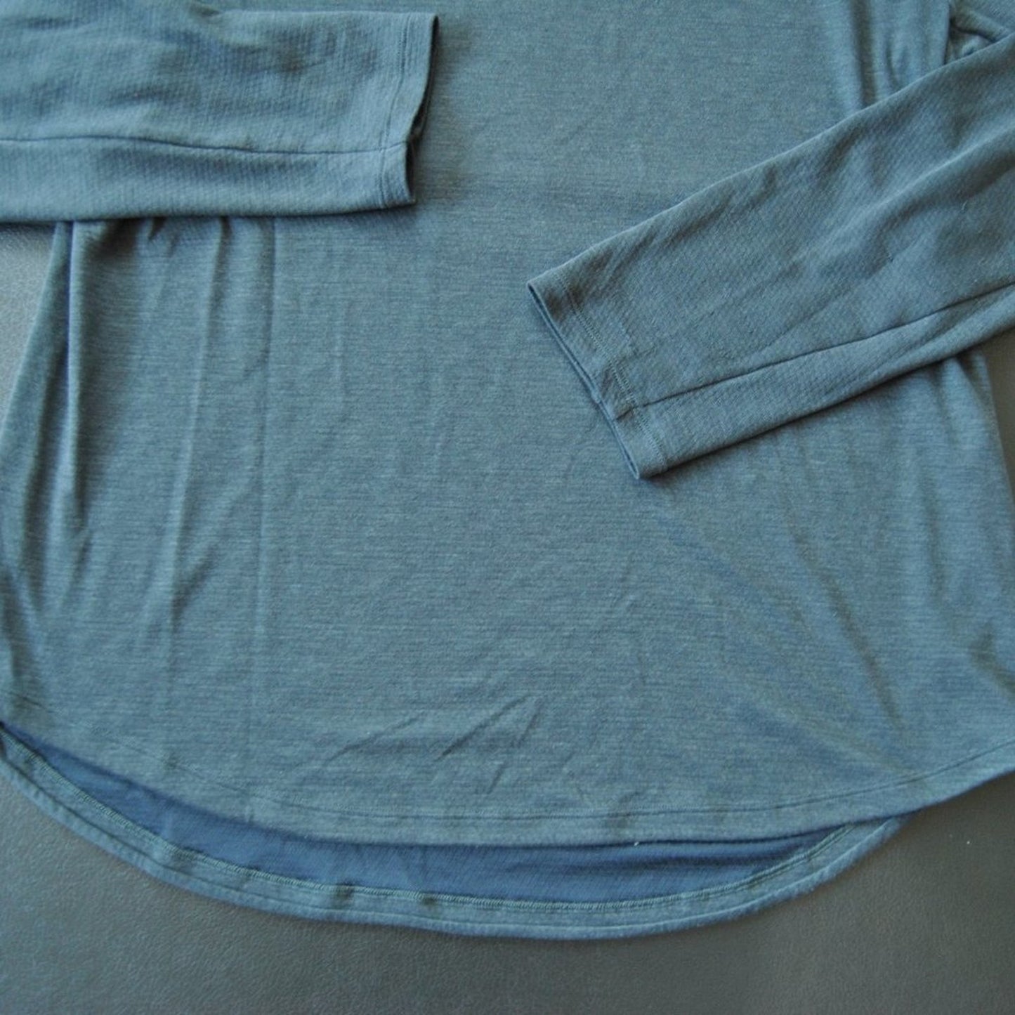 Lululemon Athletica Small Dark Gray Long Sleeve Shirt