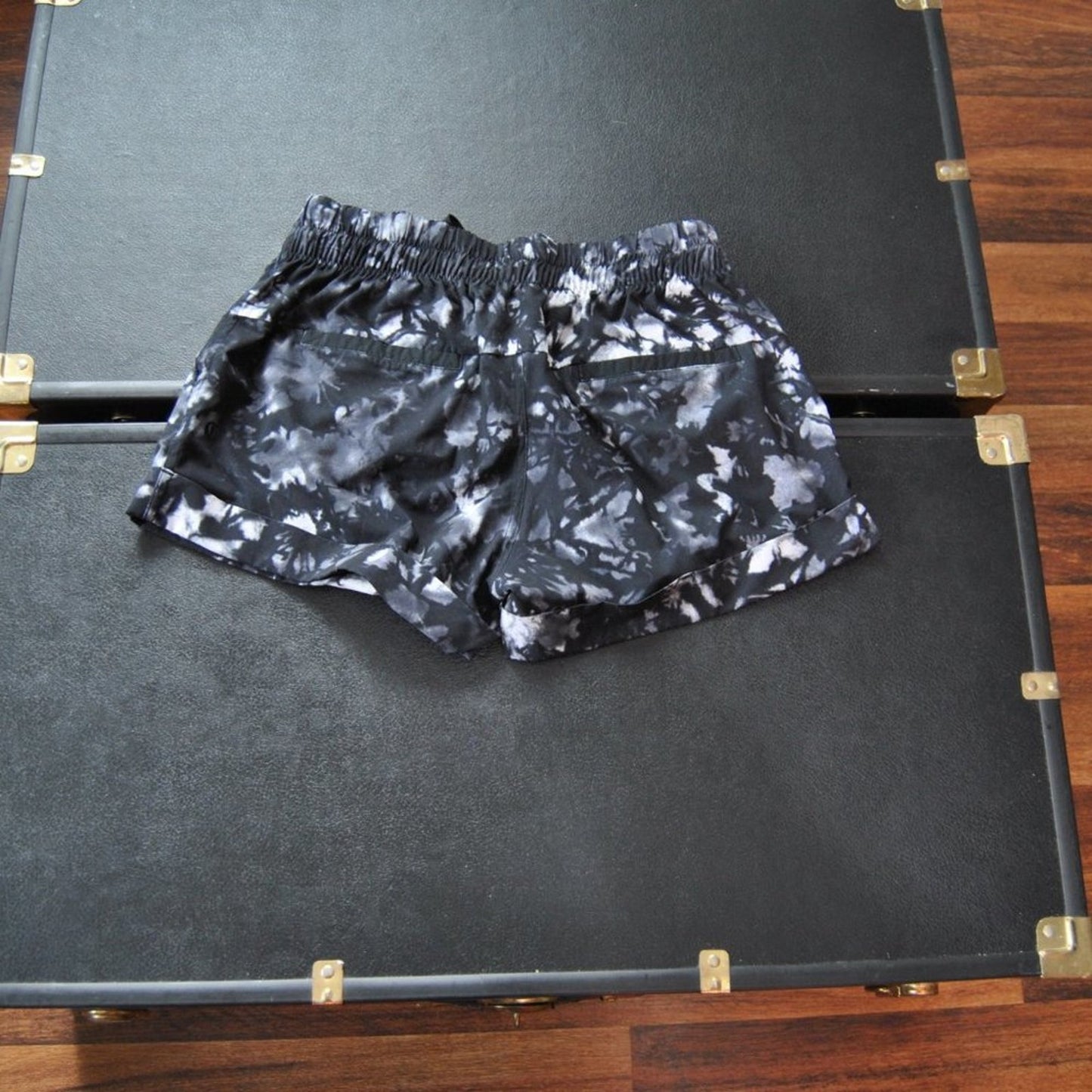 Lululemon Shorts Size 6 Black White Gray Camo
